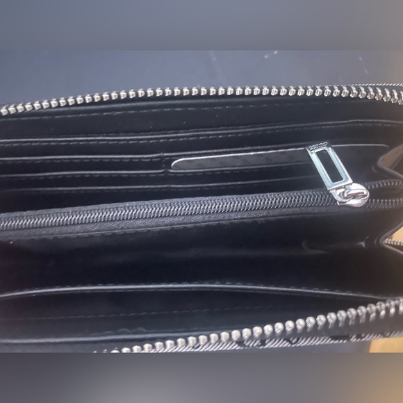 GUESS WALLET , BRAND NEW , WITH TAGS - Picture 5 of 6